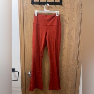 lululemon Align™ High-Rise Mini-Flare Pant
Regular in Cayenne
